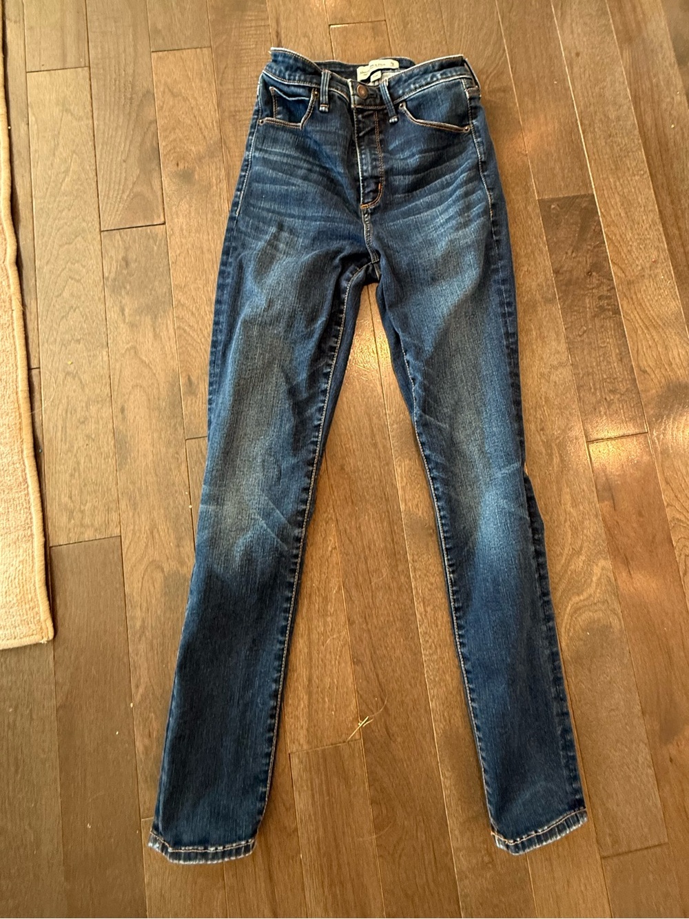 26 A&F HIGH RISE CURVE LOVE SKINNY JEANS